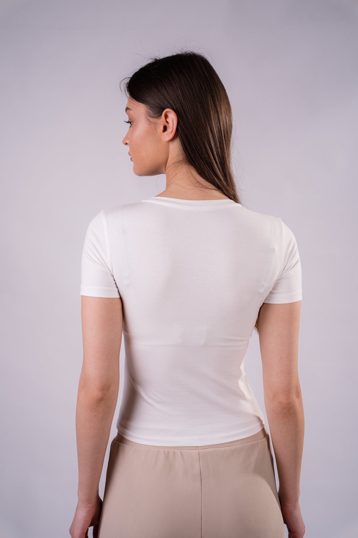 WHITE U-SHAPED SHORT SLEEVE