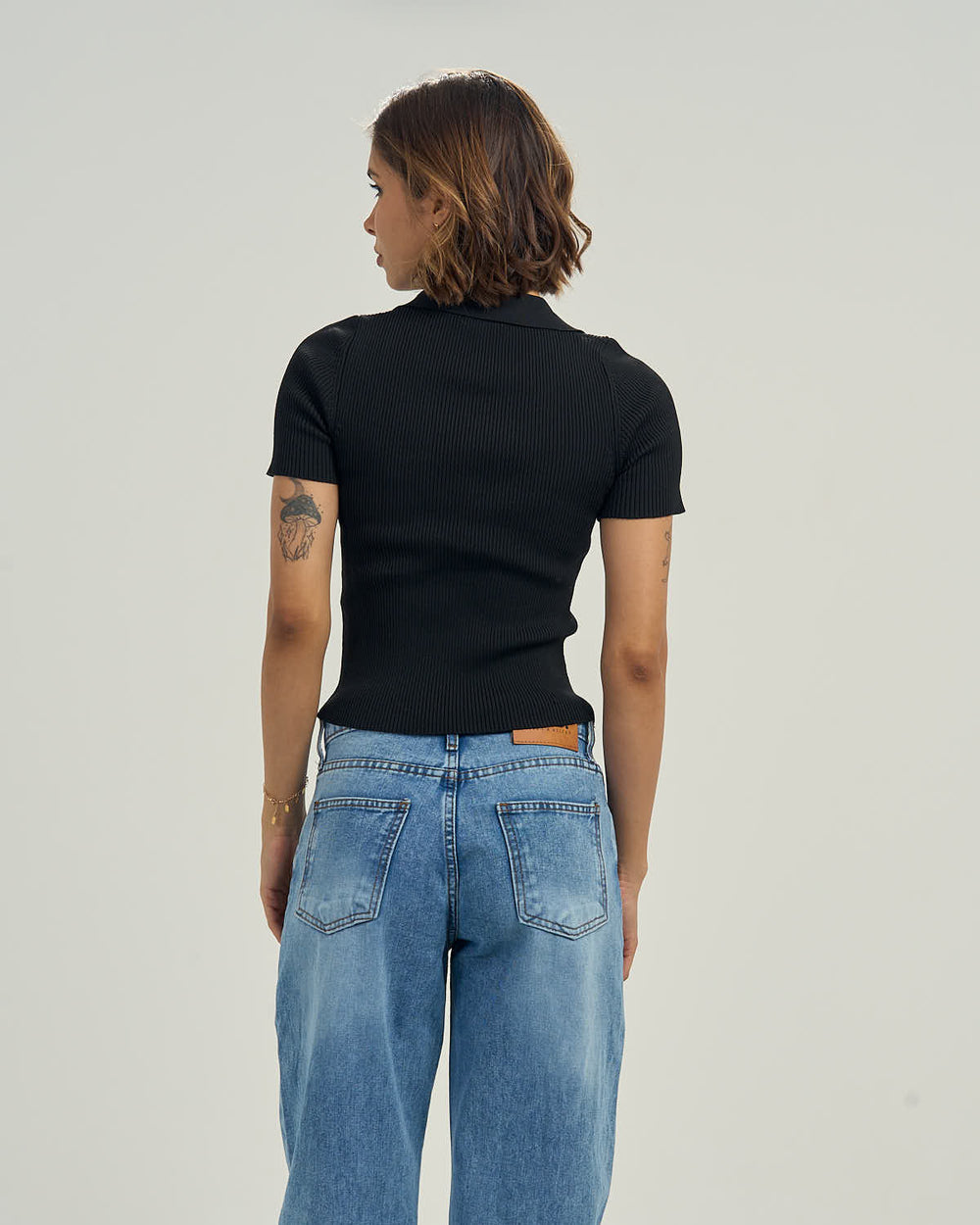 Ribbed Knit Women Tee In Black