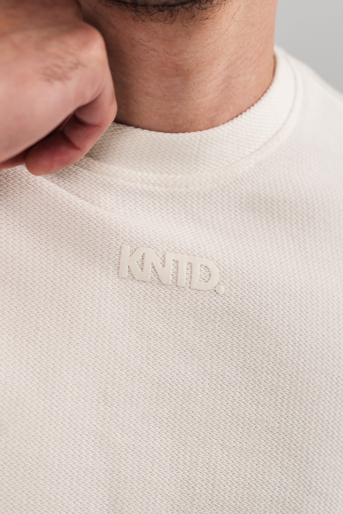 WHITE KNTD BASIC T-SHIRT