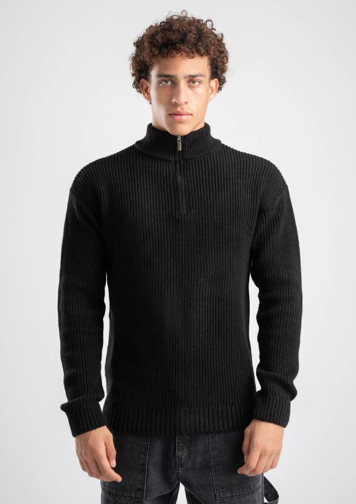 BLACK QUARTER ZIP LONG-SLEEVE