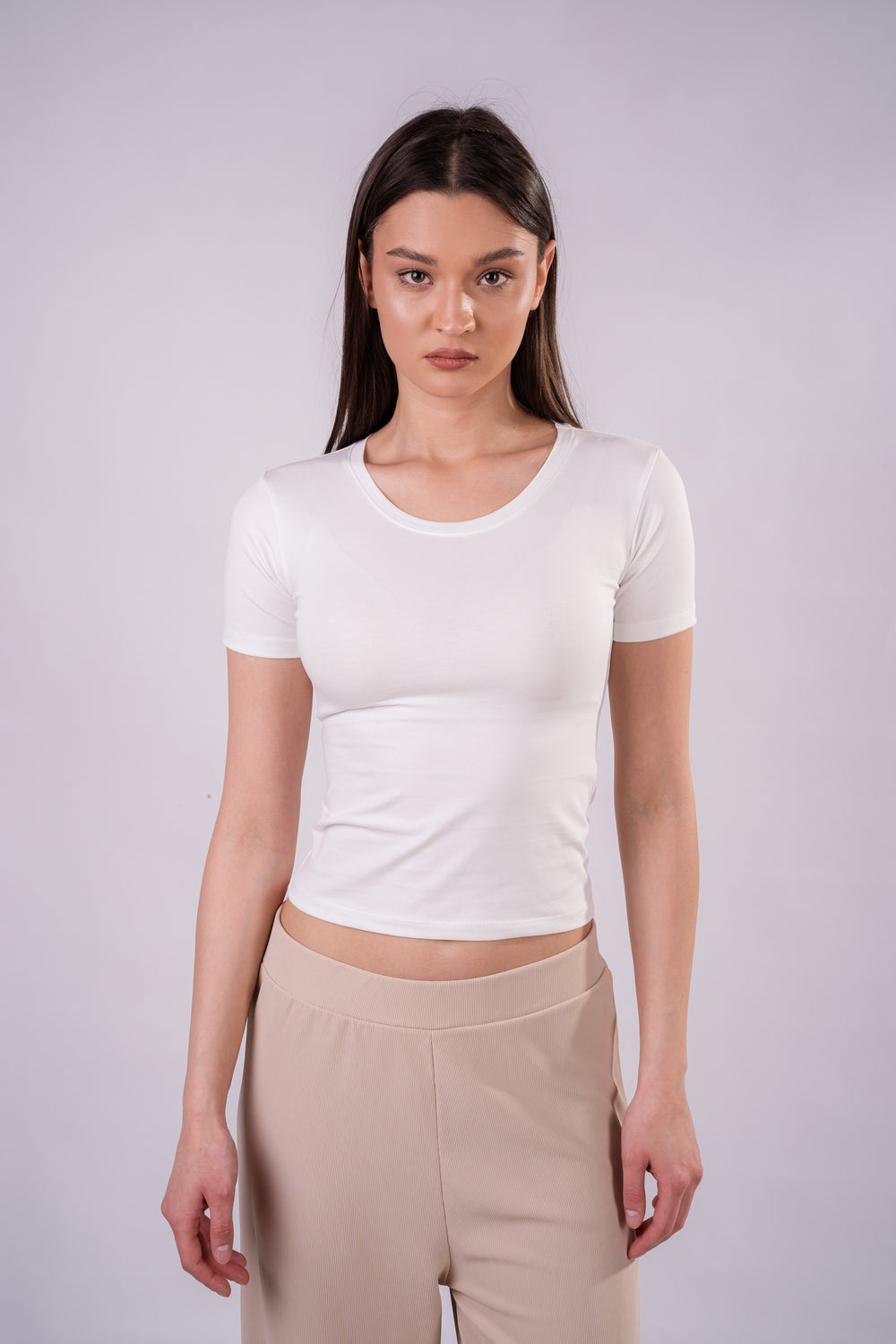 WHITE U-SHAPED SHORT SLEEVE