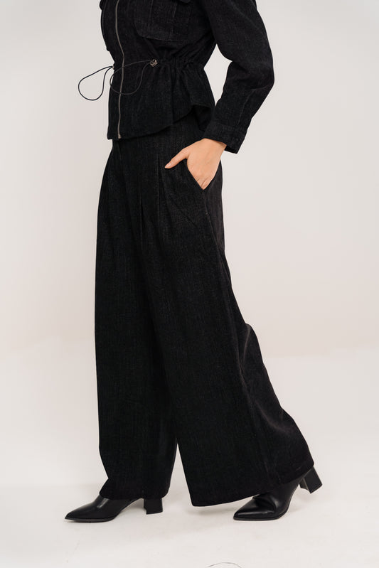 Pleated Wide-Leg Trousers In Black