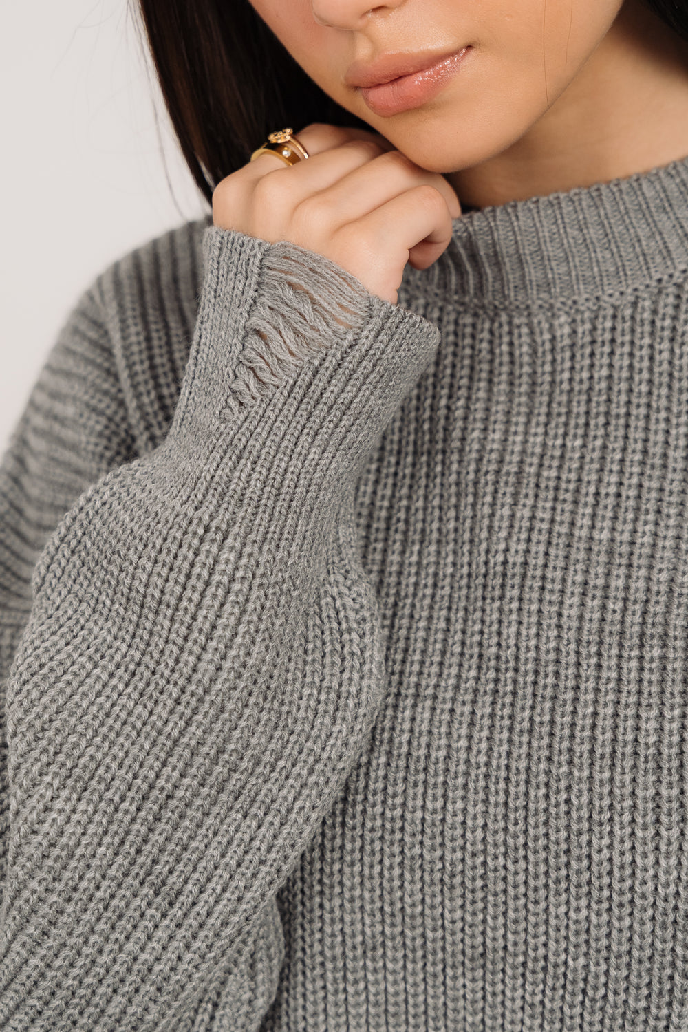 distressed knit sweater In Grey