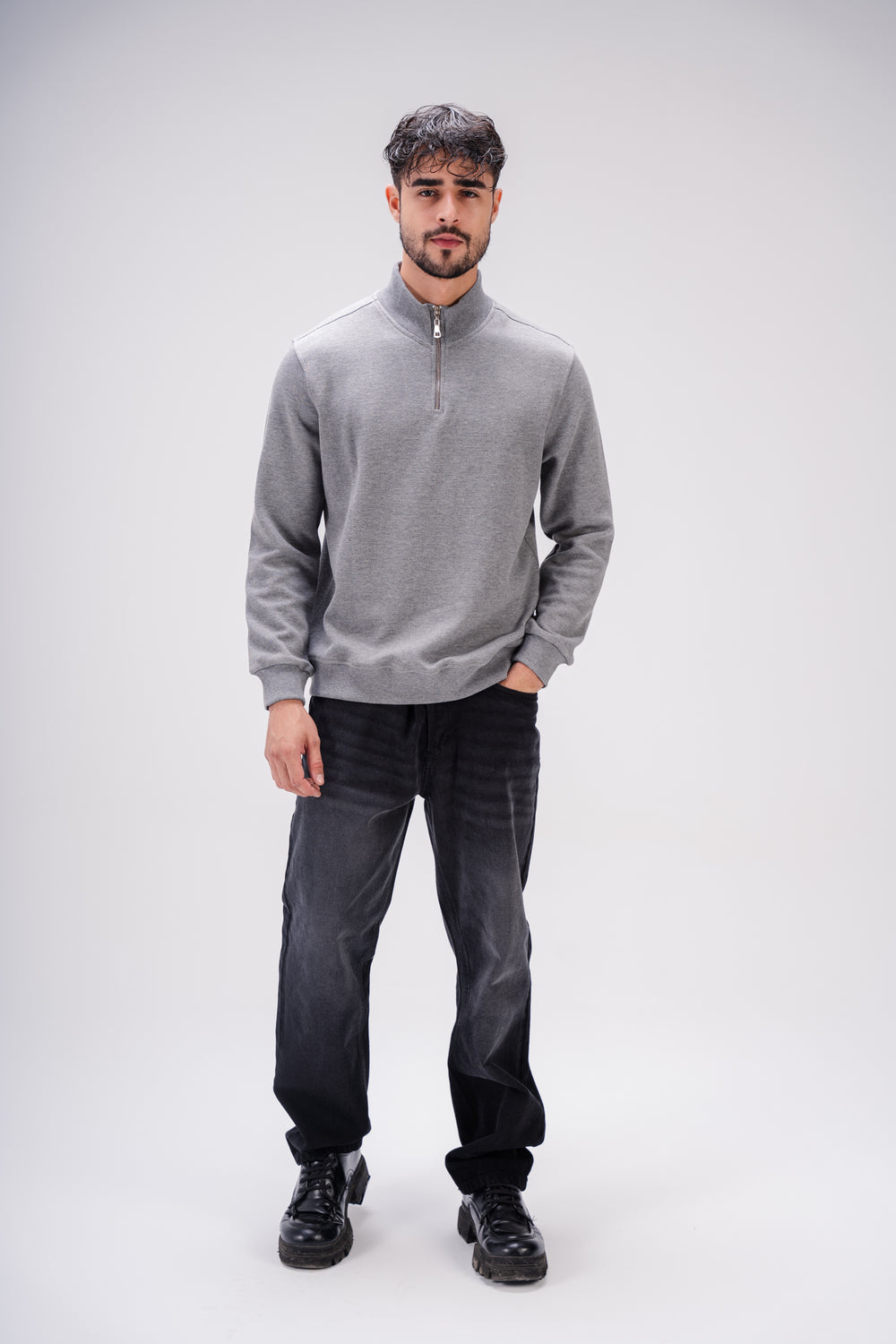 Relaxed-Fit Jeans in Black