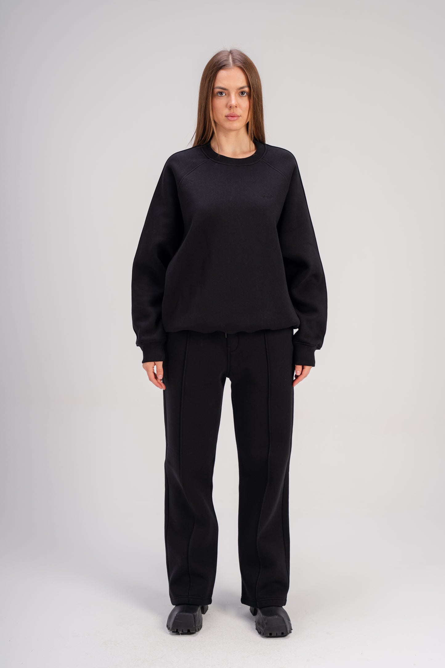 Crew Neck Sweatshirt in Black