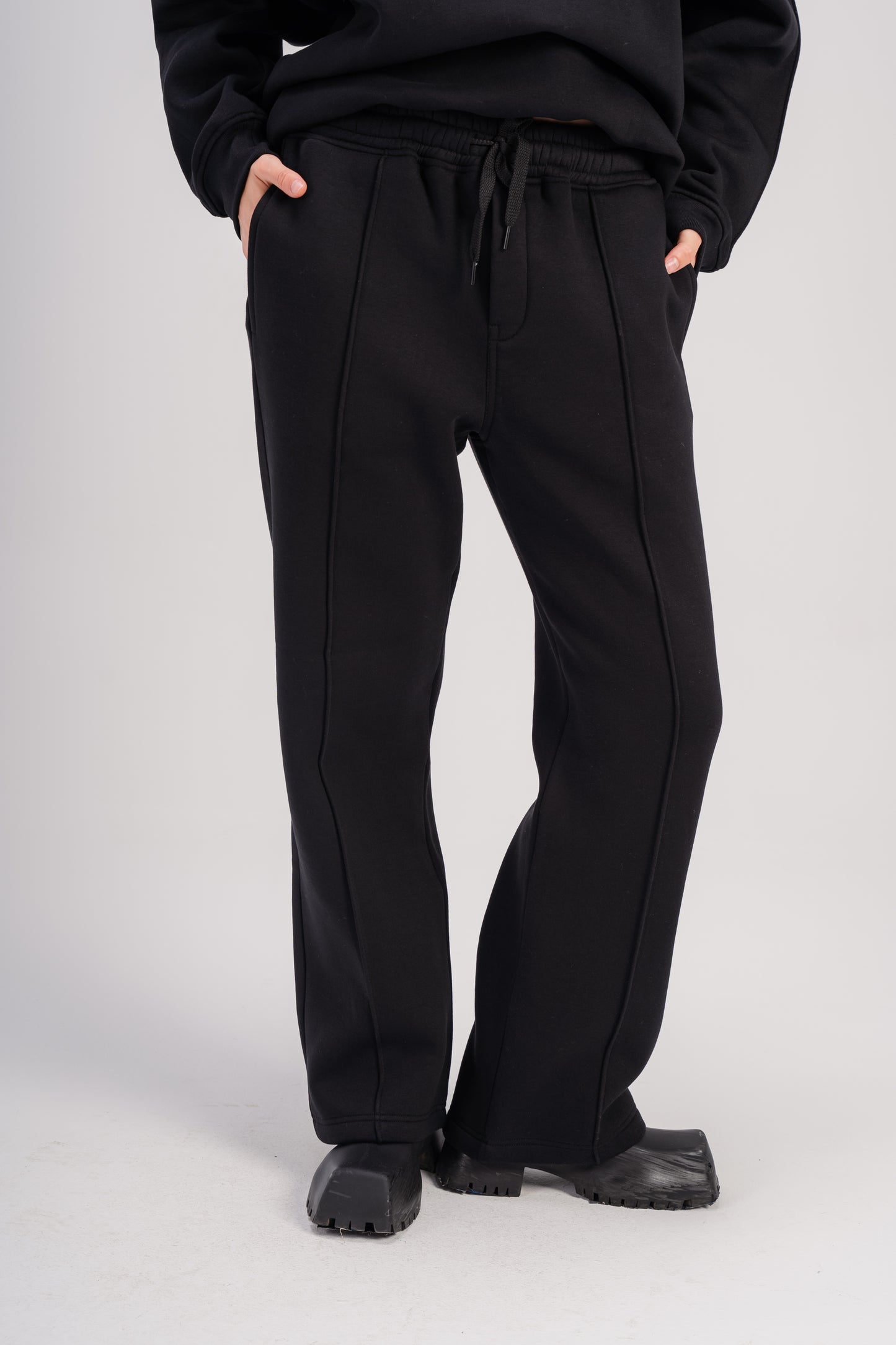 Straight Leg Sweatpants in Black