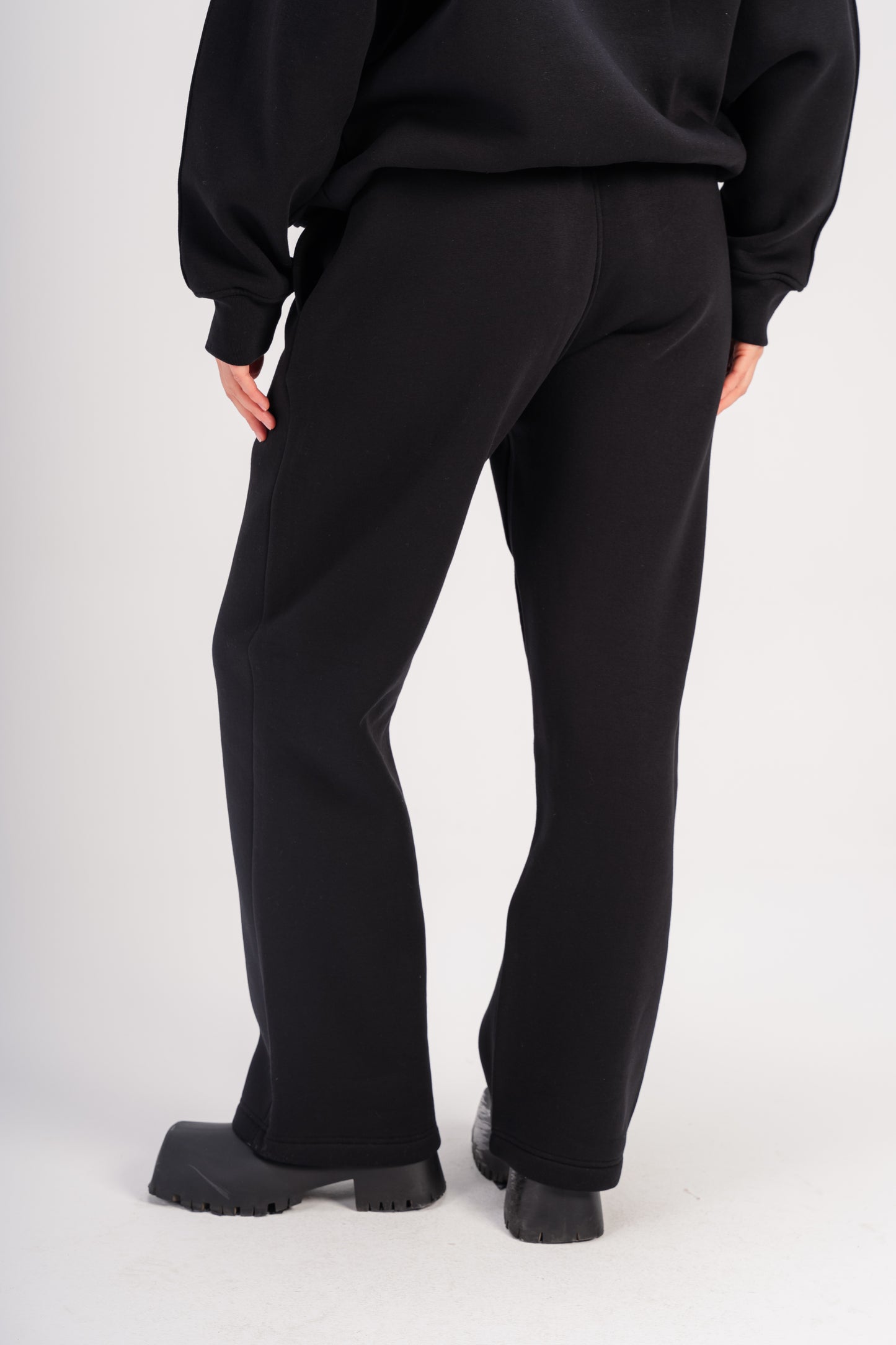 Straight Leg Sweatpants in Black