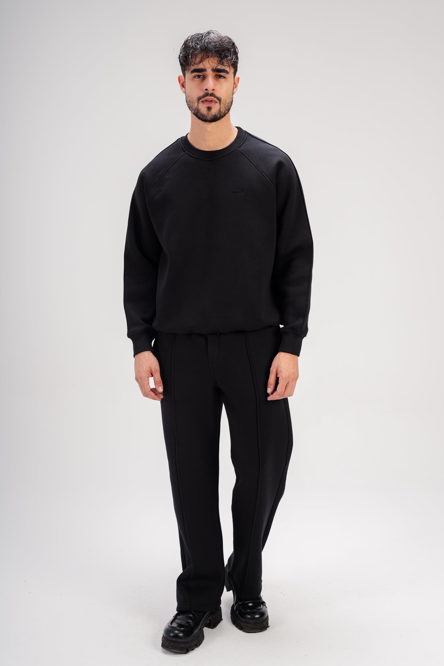 Crew Neck Sweatshirt in Black