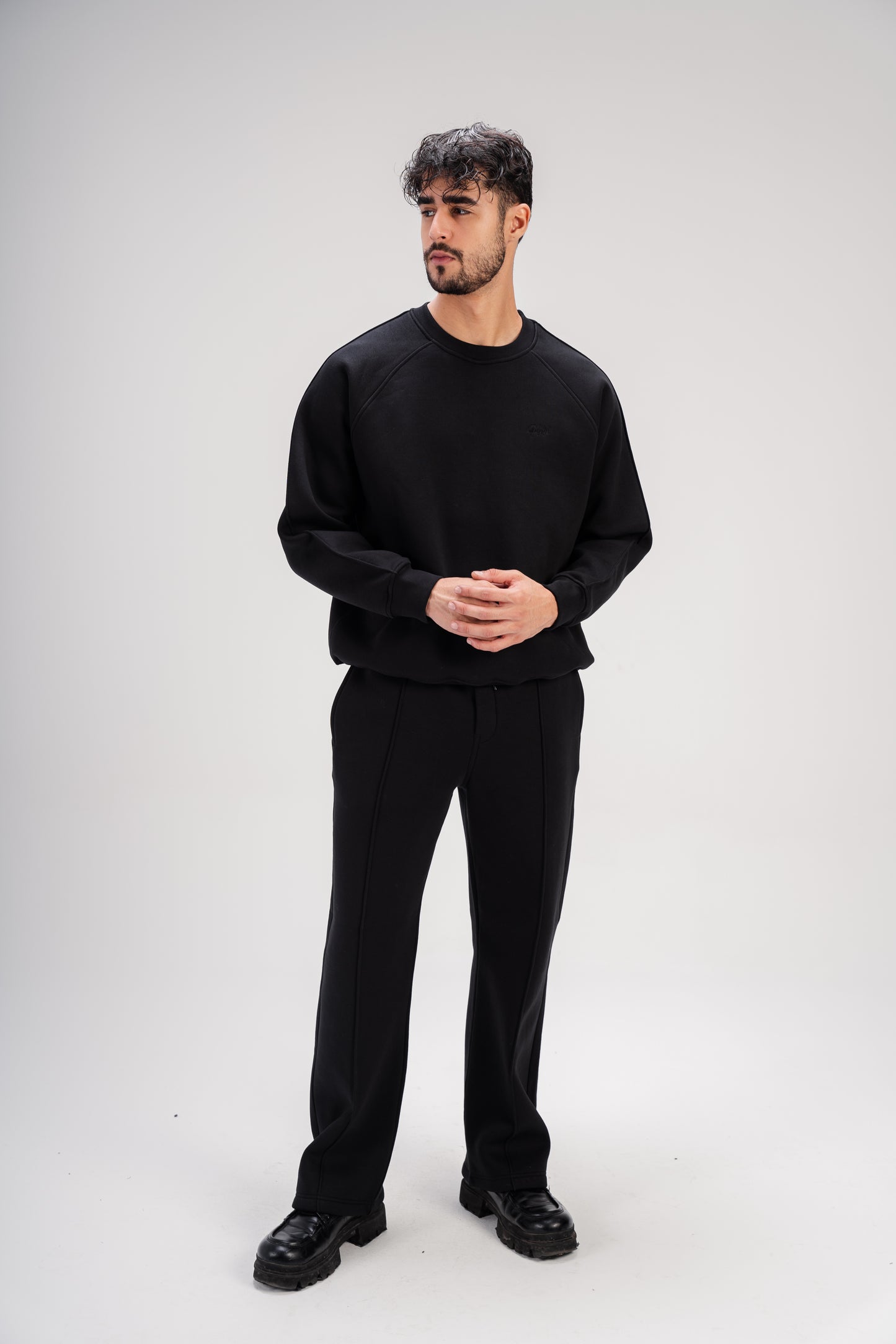 Crew Neck Sweatshirt in Black