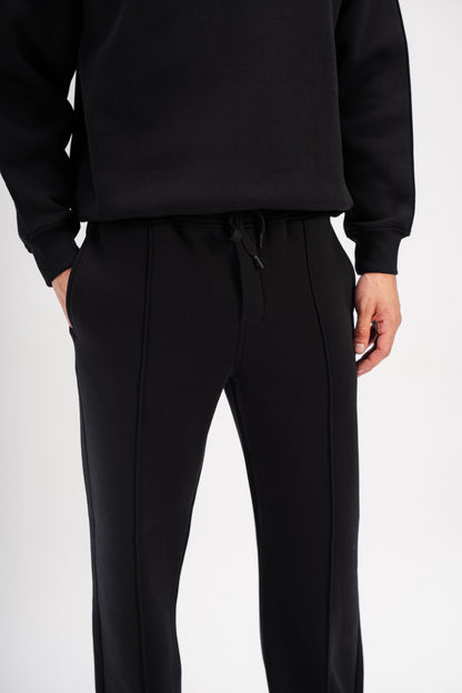 Straight Leg Sweatpants in Black