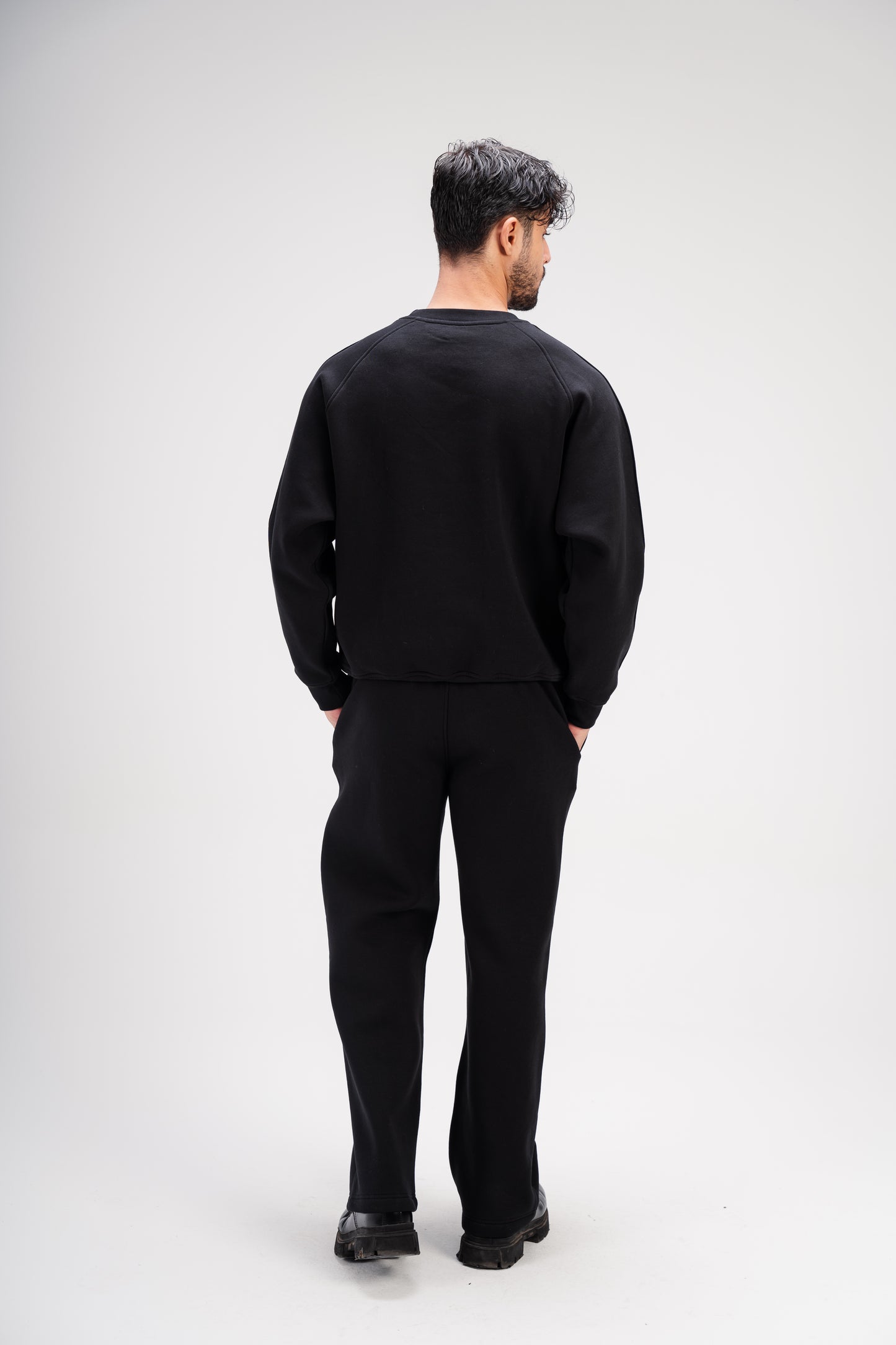 Crew Neck Sweatshirt in Black