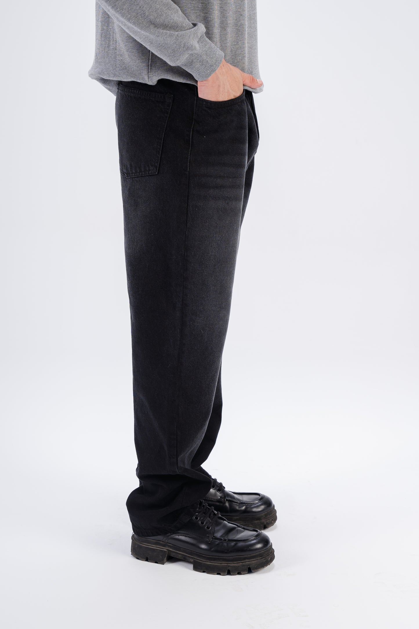 Relaxed-Fit Jeans in Black