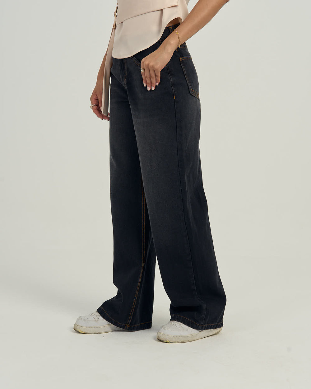 Women's Wide-Leg Relaxed Jeans in Washed Black